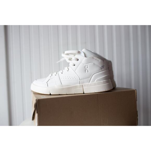 On Shoes - On The Roger Clubhouse Mid Sneakers 6.5 Women's NEW